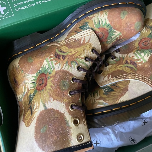 Rare Limited Edition Van Gogh Sunflower Dr. Martens - Picture 3 of 9
